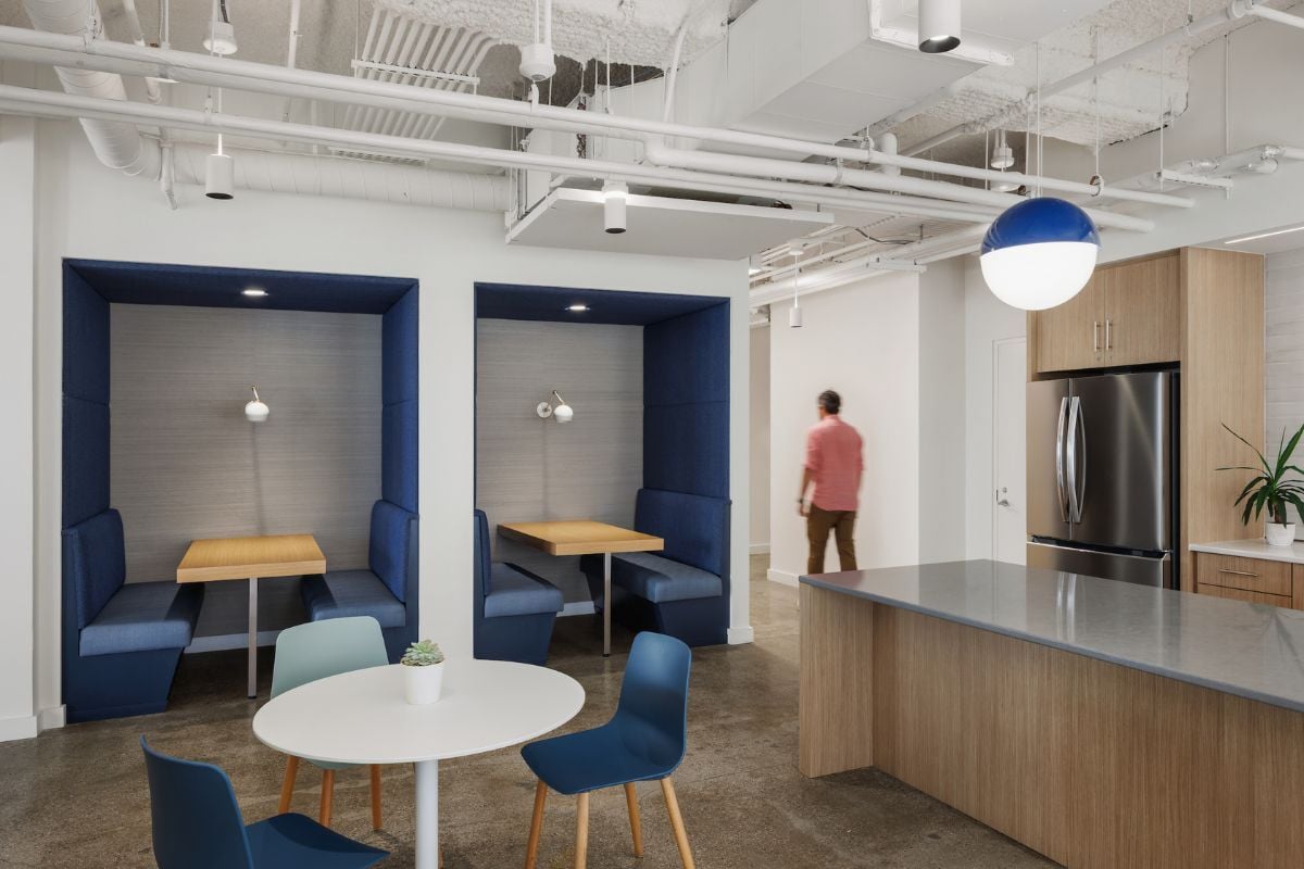 American Eagle HQ staff lounge with cafe table and chairs and stylish booths